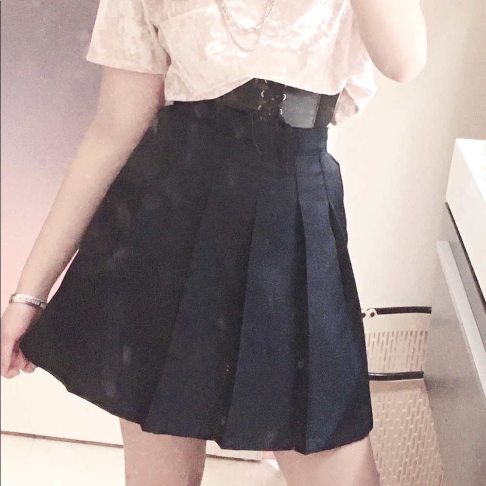 SOLD ON DEPOP IZOD Y2K Schoolgirl Pleated Skirt